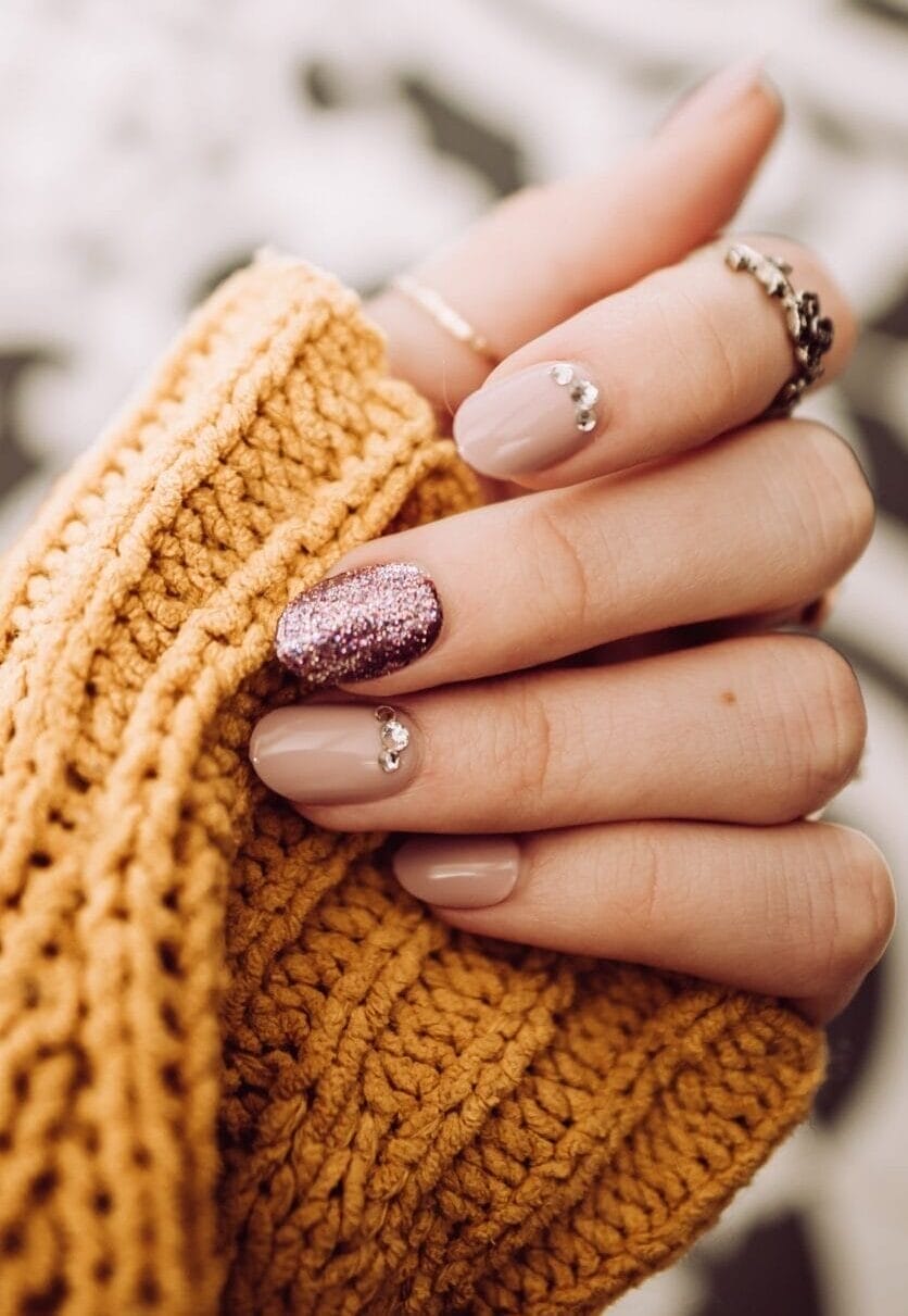 burgundy-nails-with-gold