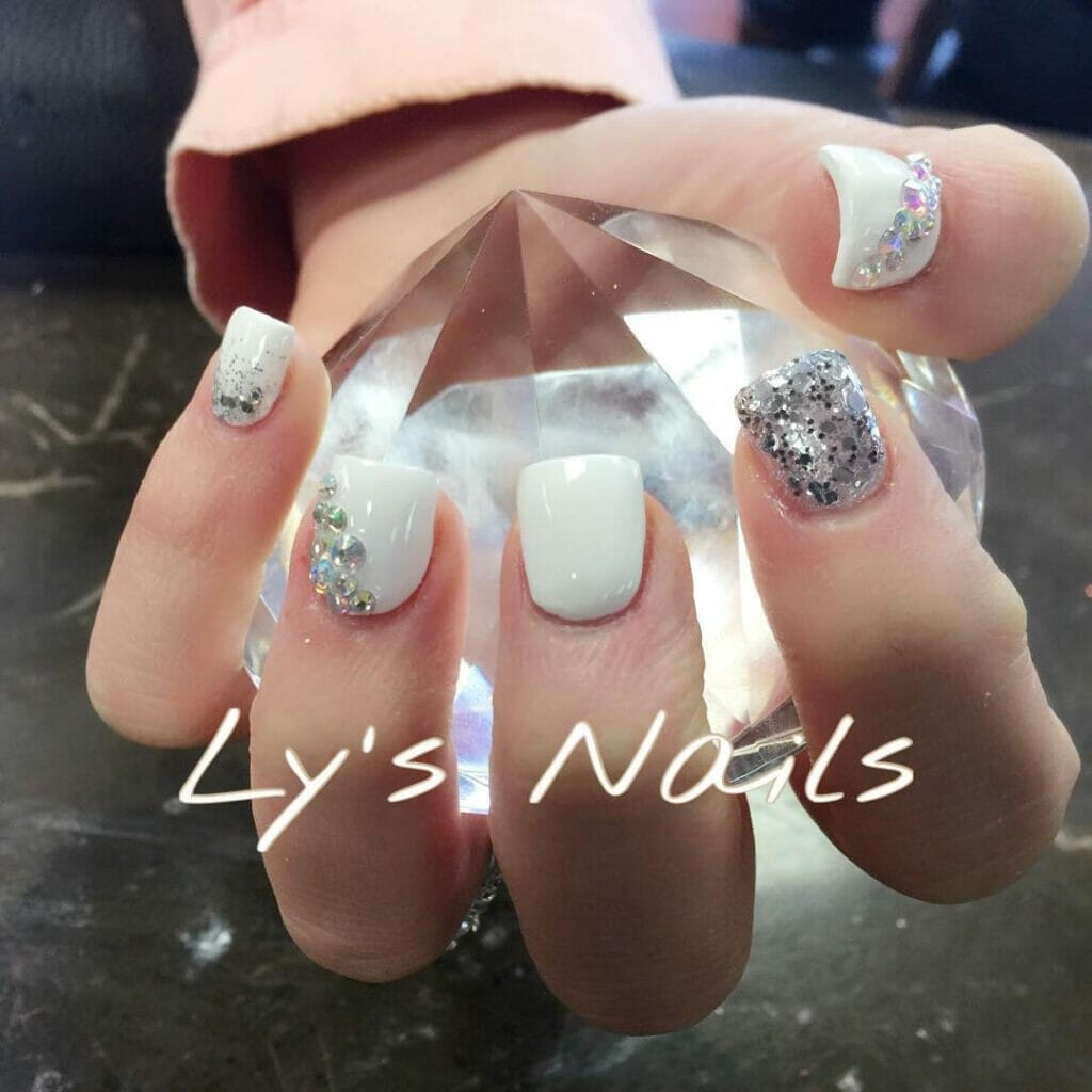 White-glitter-with-diamond-nails