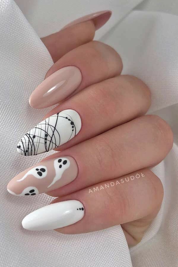 Spooky-Ghost-Nail-Design