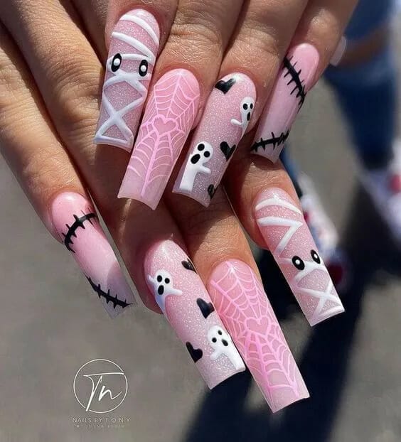 SKOOPYGHOST-ON-pINK-NAILS