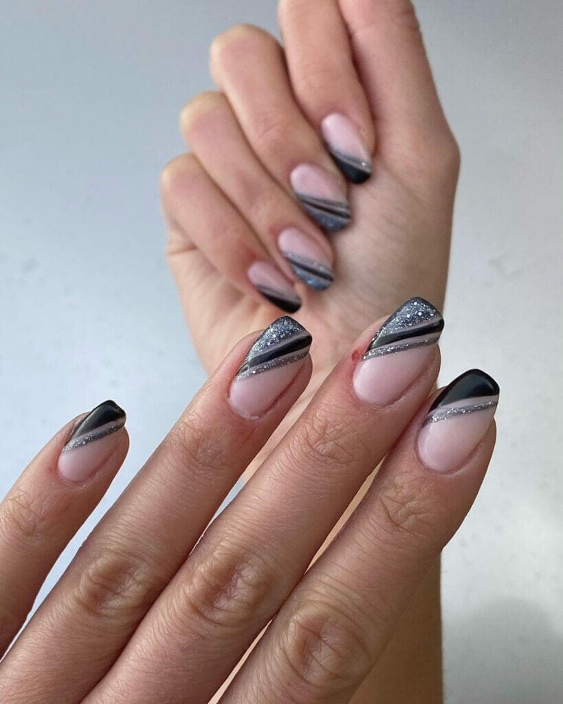 black-and-silver-stripe-nails