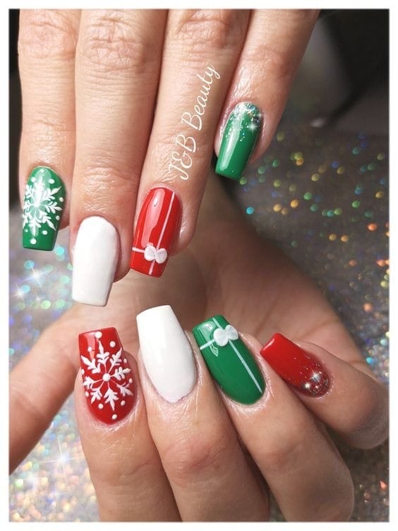 Presents Coffin Christmas red and green nails