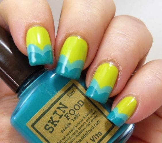 Summer Wavy blue and yellow nails
