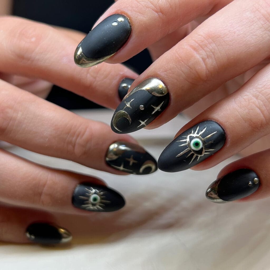 Black & gold Evil Eye Nails