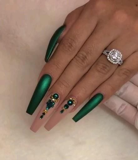 Quinceanera Emerald Green Nails